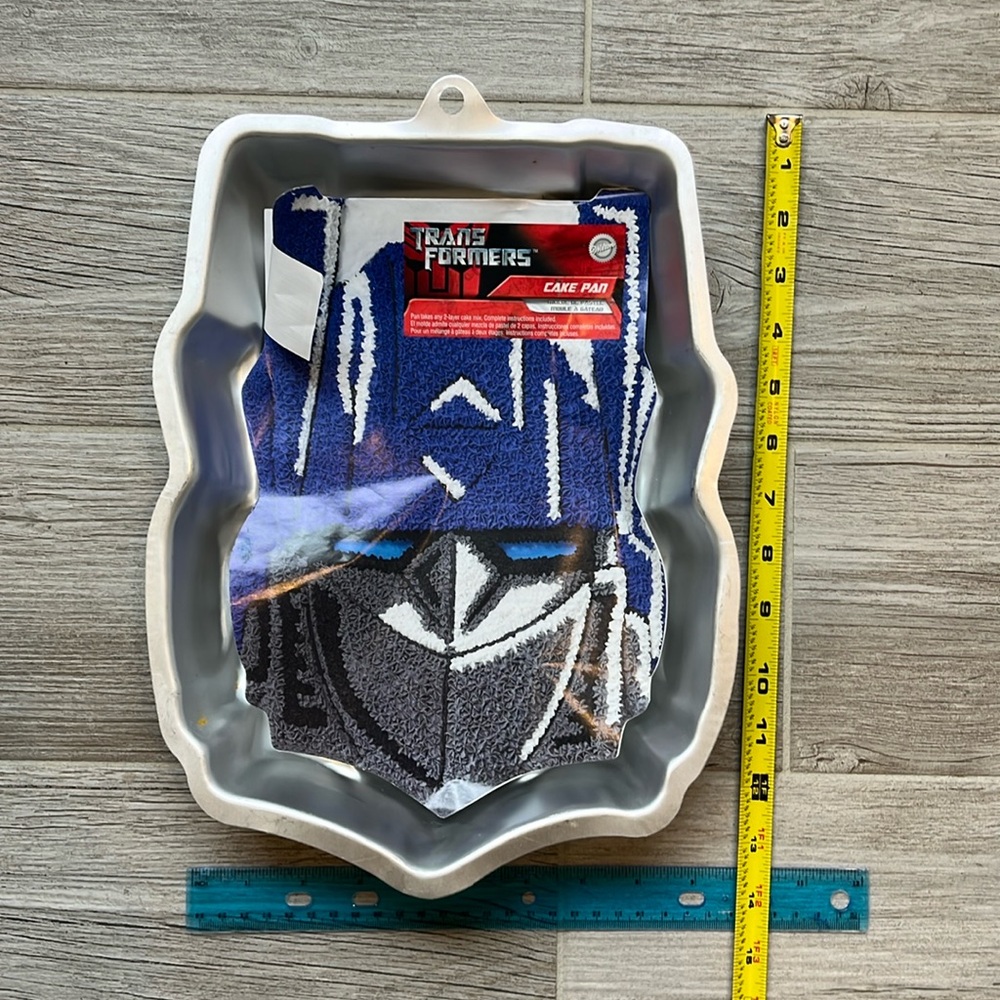 Wilton cake pan -Transformers